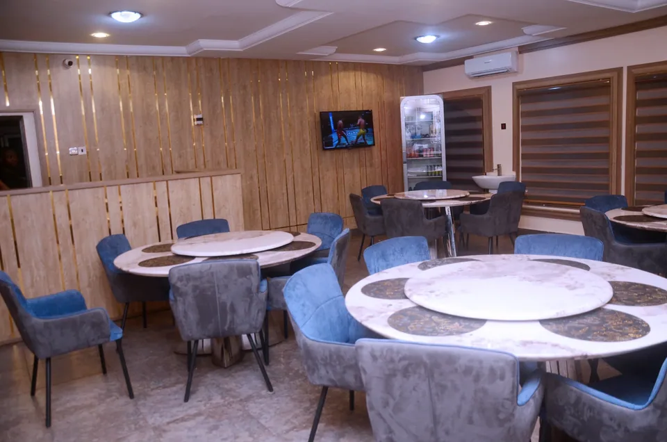 Restaurant & Dining